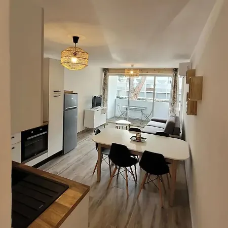 37m2, Parking, Wifi, Clim, Centre-ville Port Apartman *